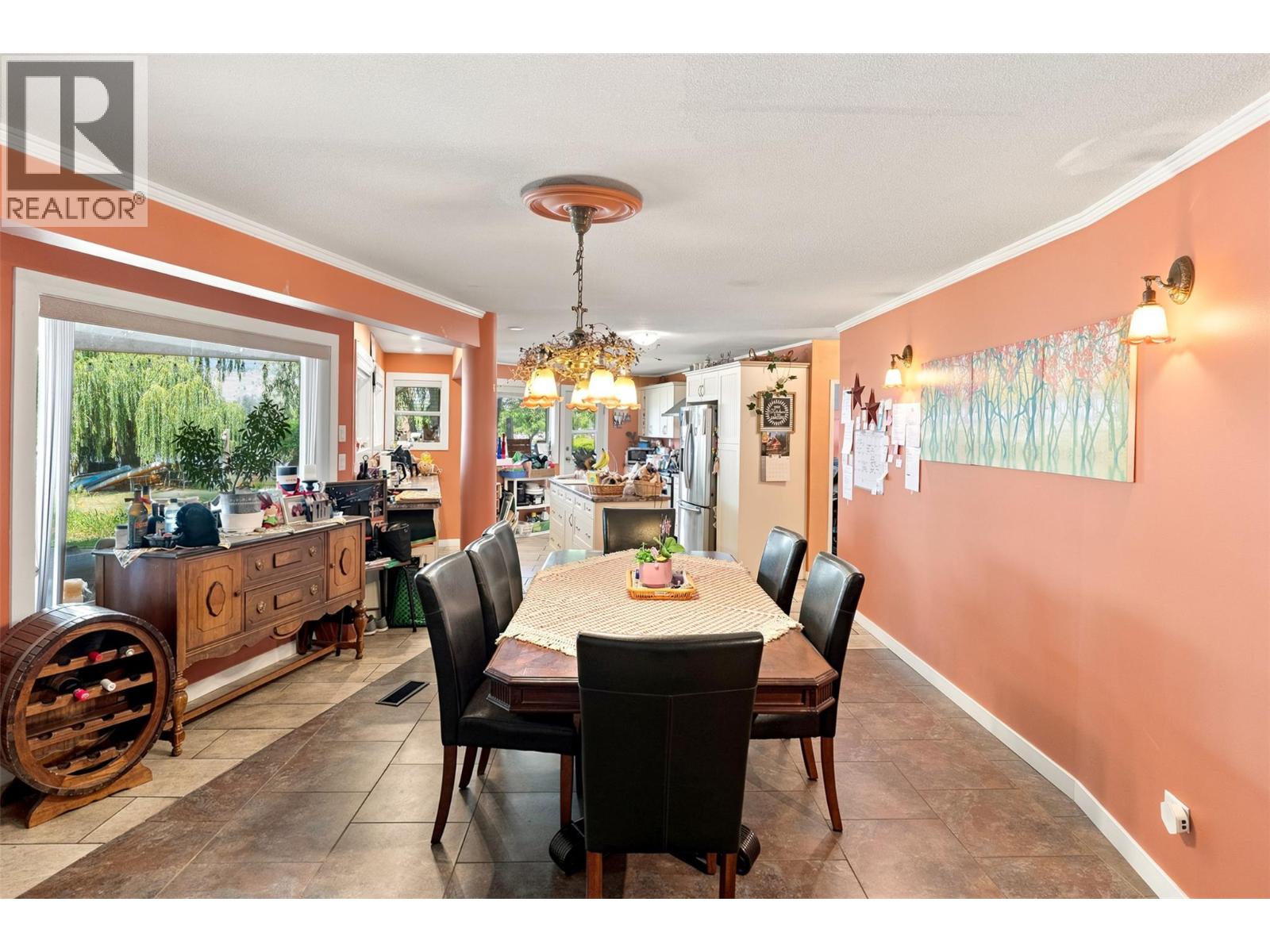 3935 Lakeside Road, Penticton, British Columbia  V2A 8W1 - Photo 7 - 10395992