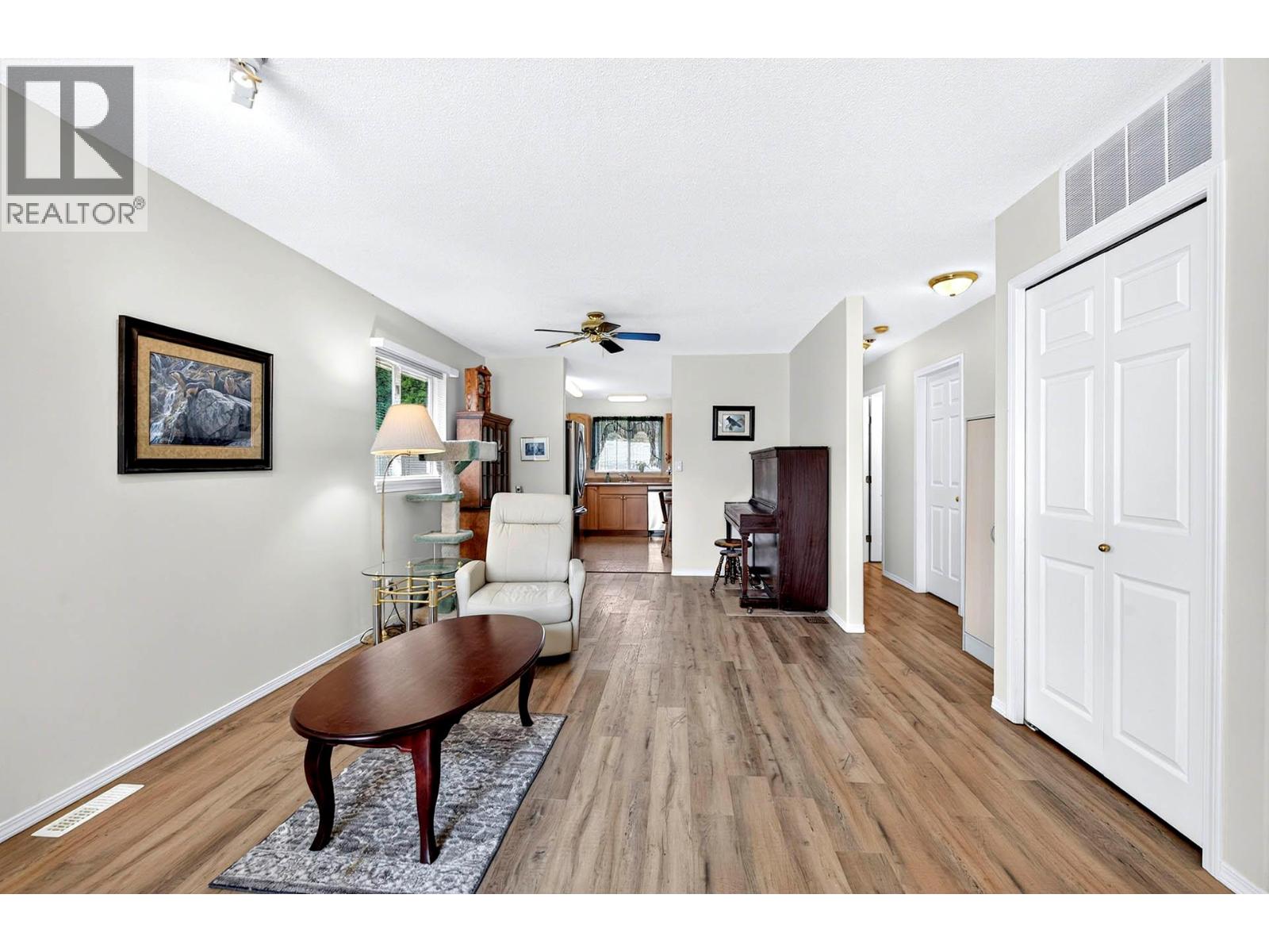 1951 Lodgepole Drive Unit# 21, Kamloops, British Columbia  V1S 1Y1 - Photo 4 - 10396774