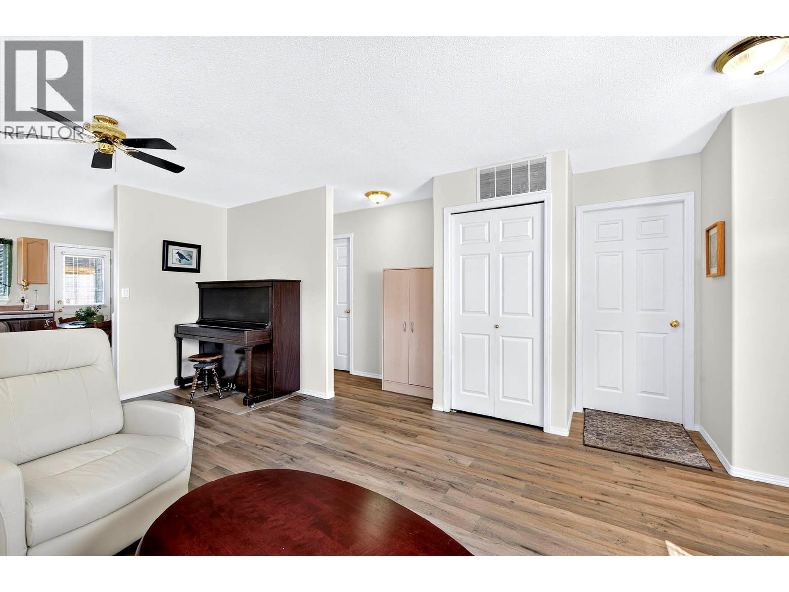 1951 Lodgepole Drive Unit# 21, Kamloops, British Columbia  V1S 1Y1 - Photo 5 - 10396774