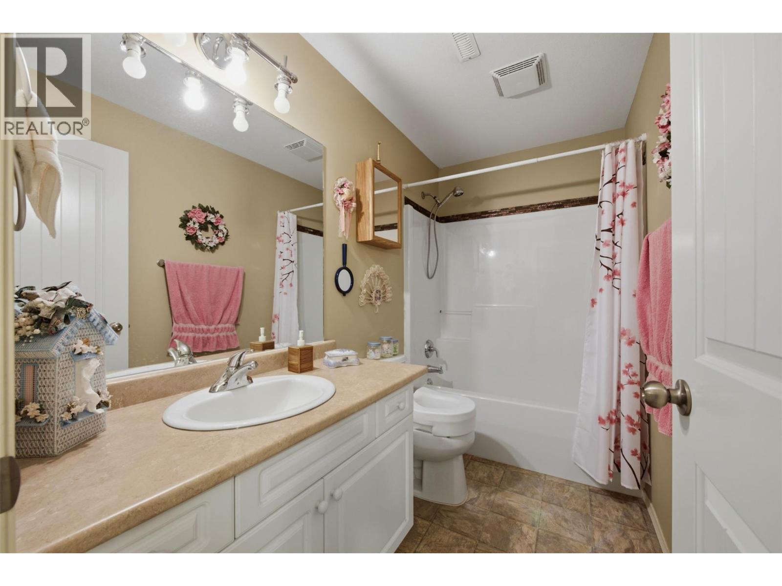 2675 Pine Avenue Unit# 41, Lumby, British Columbia  V0E 2G5 - Photo 11 - 10396786