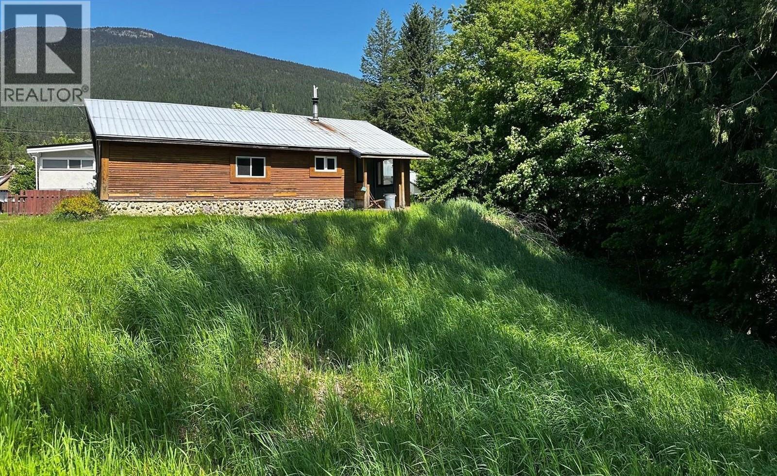 504 Needham Drive, Revelstoke, British Columbia  V0E 2S0 - Photo 1 - 10396783