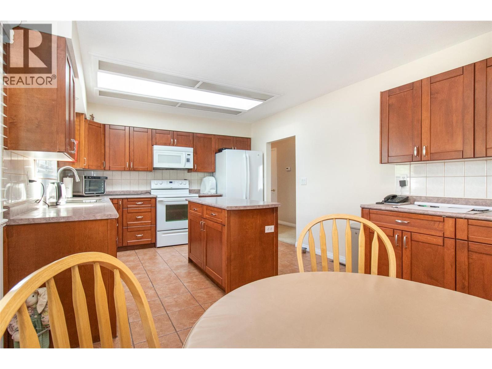 210 Wallace Road, Kelowna, British Columbia  V1X 4T1 - Photo 10 - 10396692
