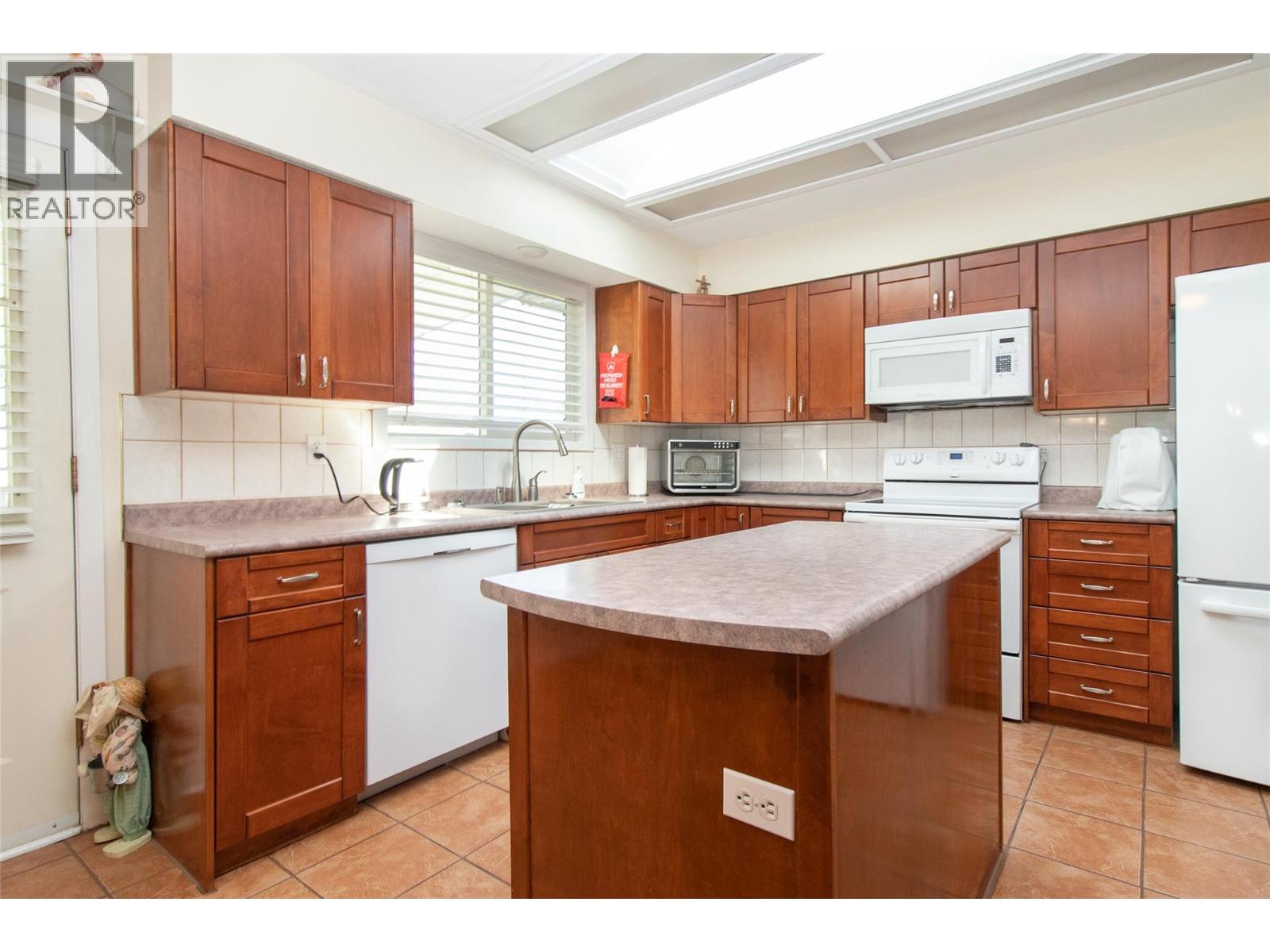 210 Wallace Road, Kelowna, British Columbia  V1X 4T1 - Photo 11 - 10396692
