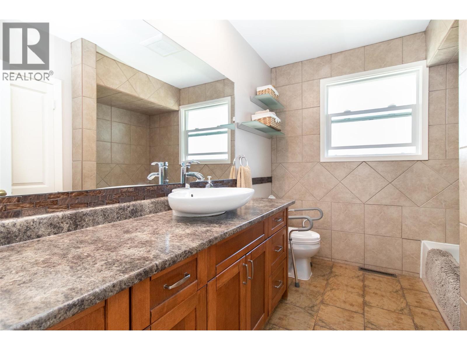 210 Wallace Road, Kelowna, British Columbia  V1X 4T1 - Photo 20 - 10396692