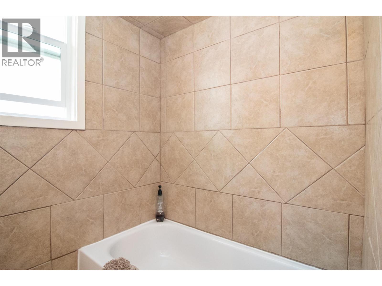 210 Wallace Road, Kelowna, British Columbia  V1X 4T1 - Photo 21 - 10396692