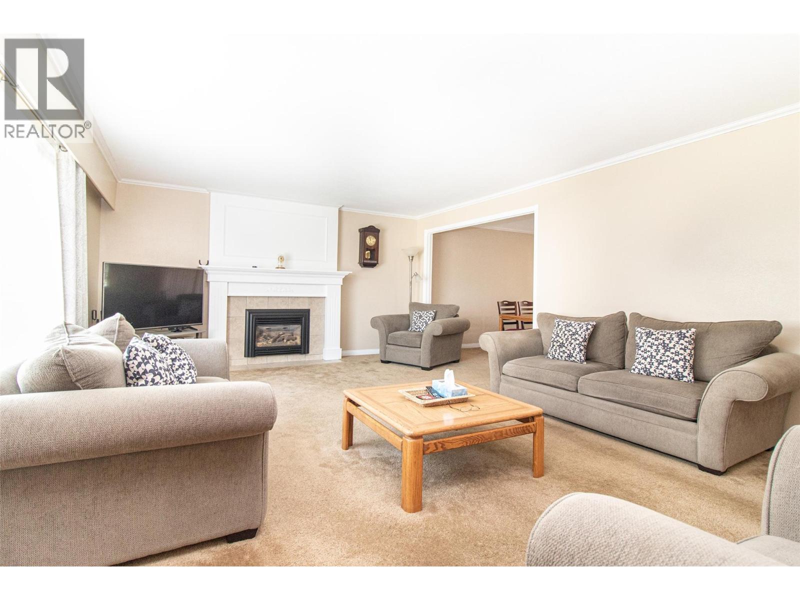 210 Wallace Road, Kelowna, British Columbia  V1X 4T1 - Photo 3 - 10396692