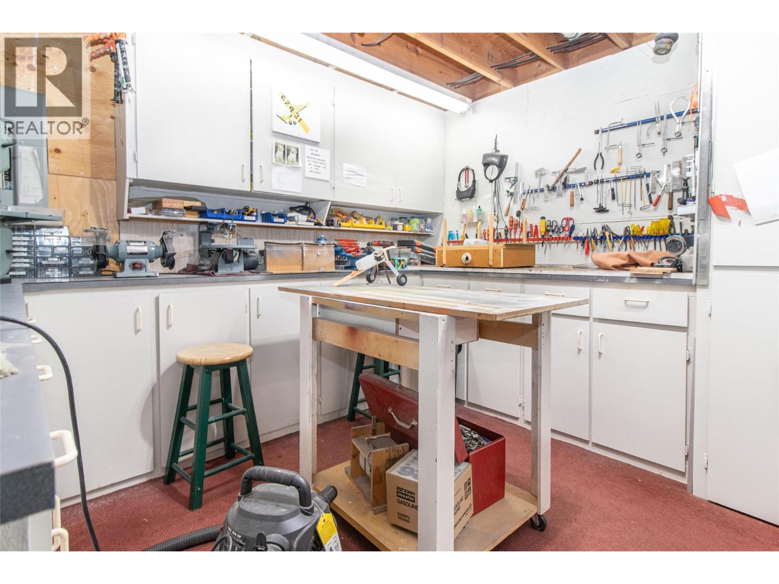 210 Wallace Road, Kelowna, British Columbia  V1X 4T1 - Photo 38 - 10396692