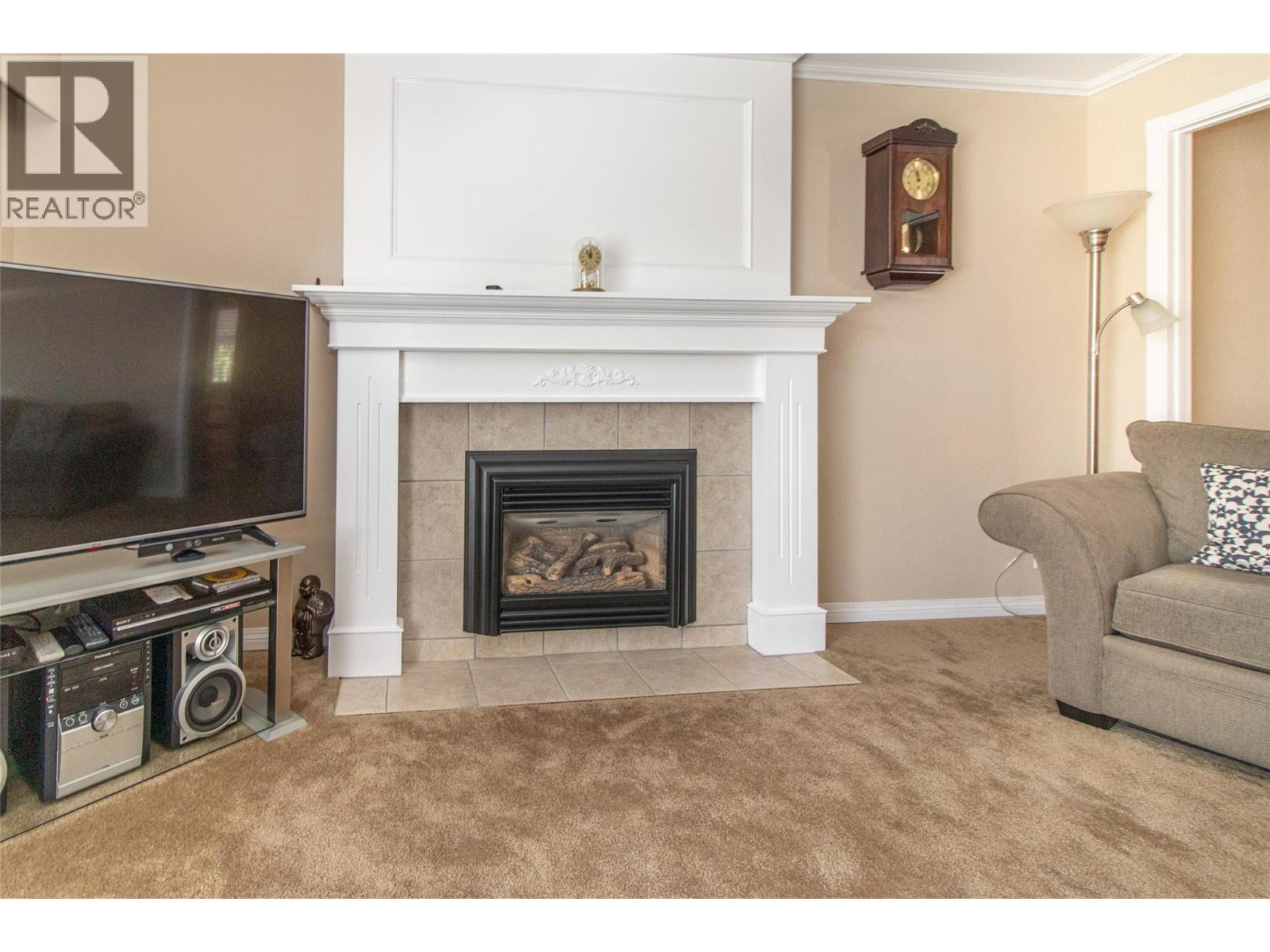 210 Wallace Road, Kelowna, British Columbia  V1X 4T1 - Photo 4 - 10396692