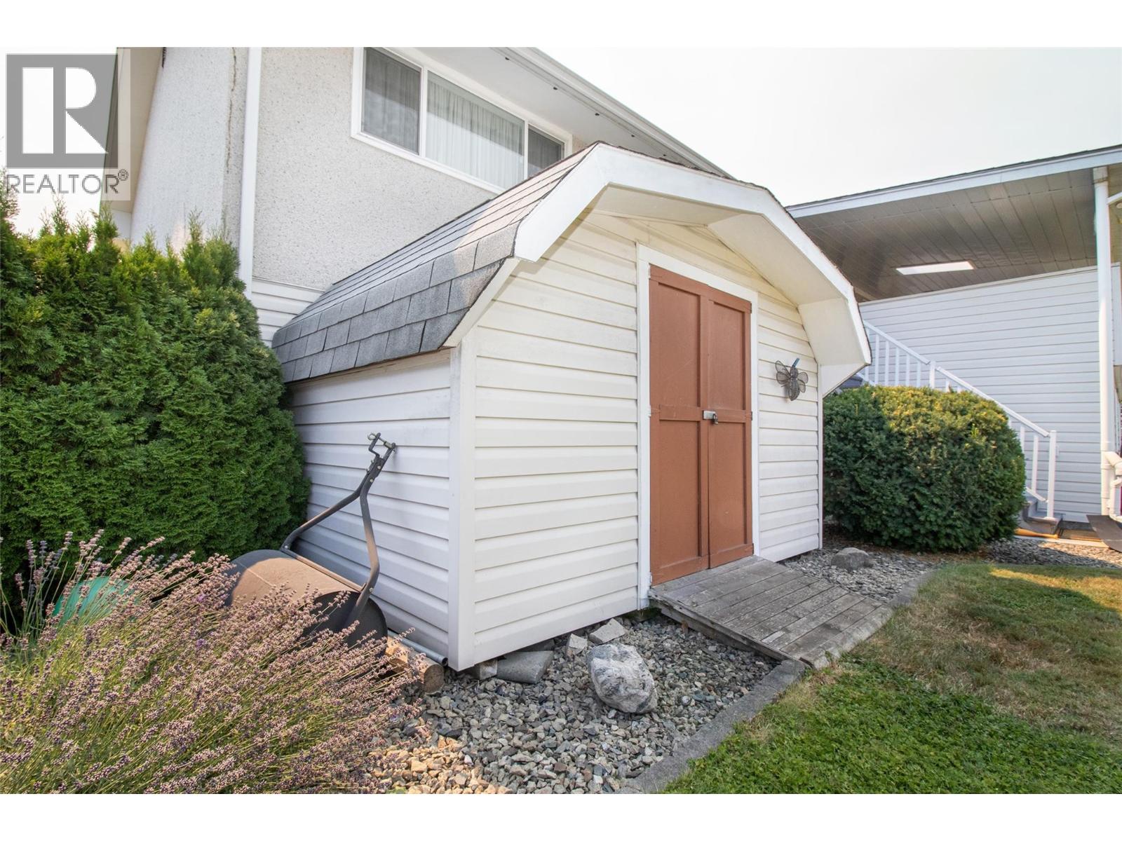 210 Wallace Road, Kelowna, British Columbia  V1X 4T1 - Photo 46 - 10396692