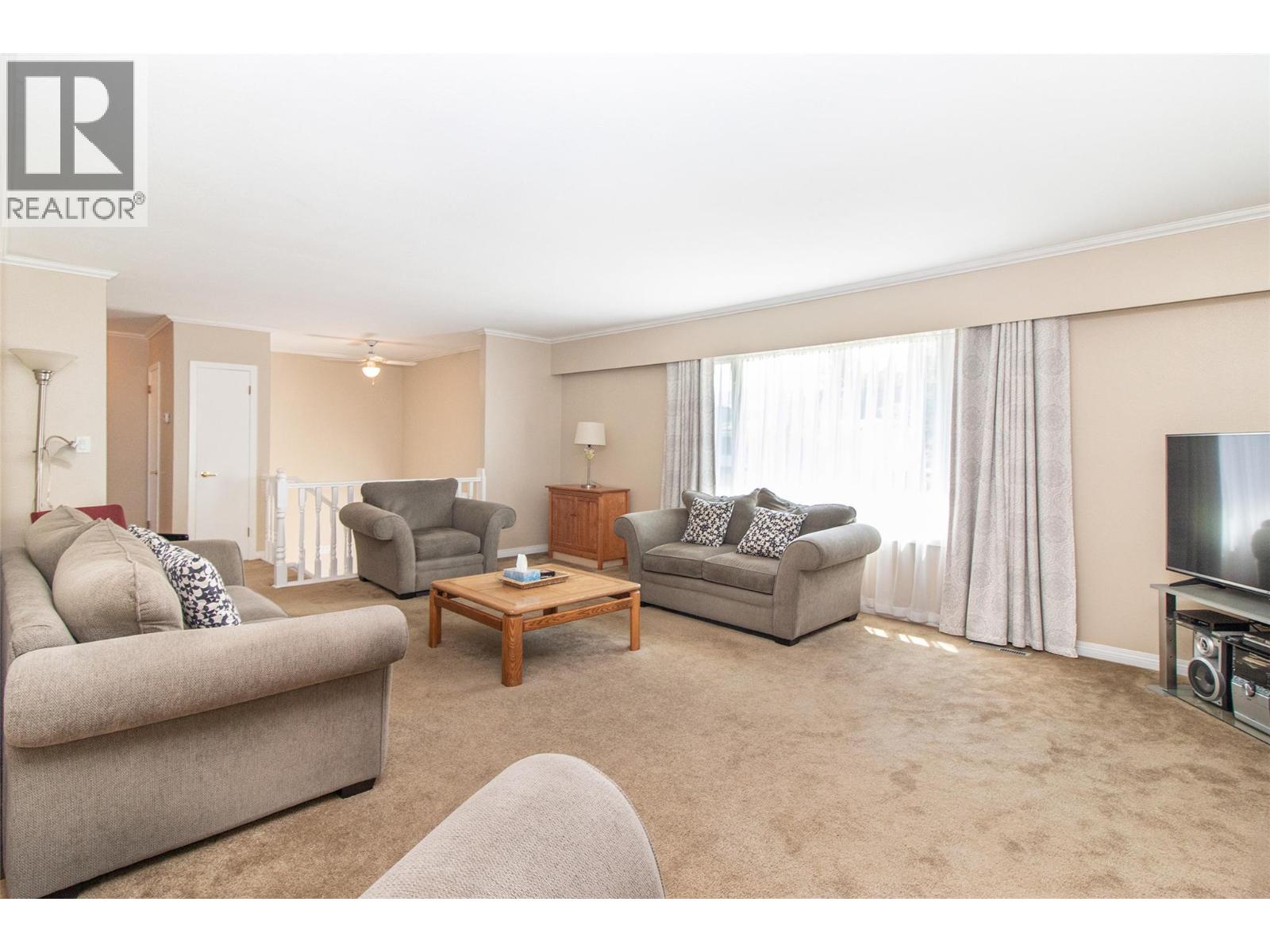 210 Wallace Road, Kelowna, British Columbia  V1X 4T1 - Photo 5 - 10396692