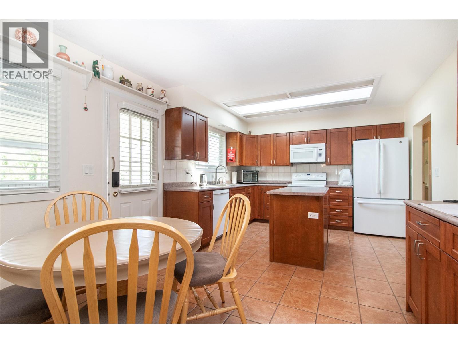 210 Wallace Road, Kelowna, British Columbia  V1X 4T1 - Photo 9 - 10396692
