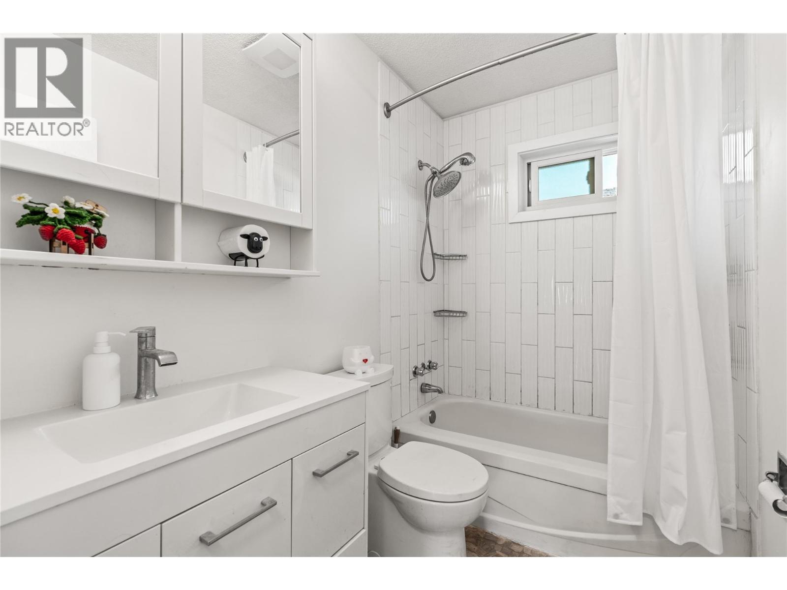 5503 South Vernon Court, Vernon, British Columbia  V1T 8N6 - Photo 17 - 10396138
