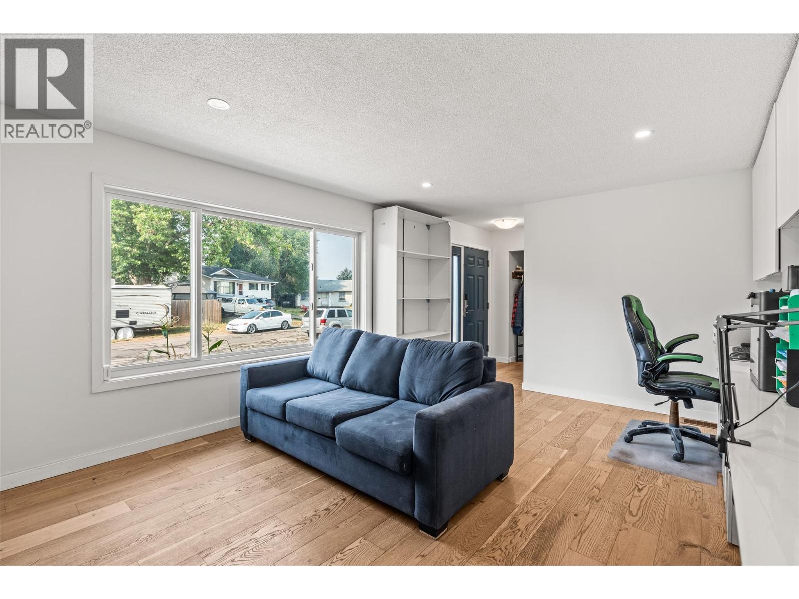 5503 South Vernon Court, Vernon, British Columbia  V1T 8N6 - Photo 4 - 10396138