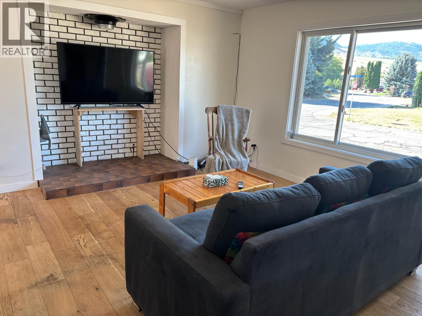 5503 South Vernon Court, Vernon, British Columbia  V1T 8N6 - Photo 5 - 10396138