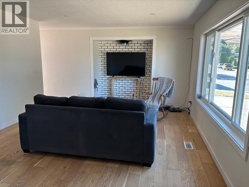 5503 South Vernon Court, Vernon, British Columbia  V1T 8N6 - Photo 6 - 10396138