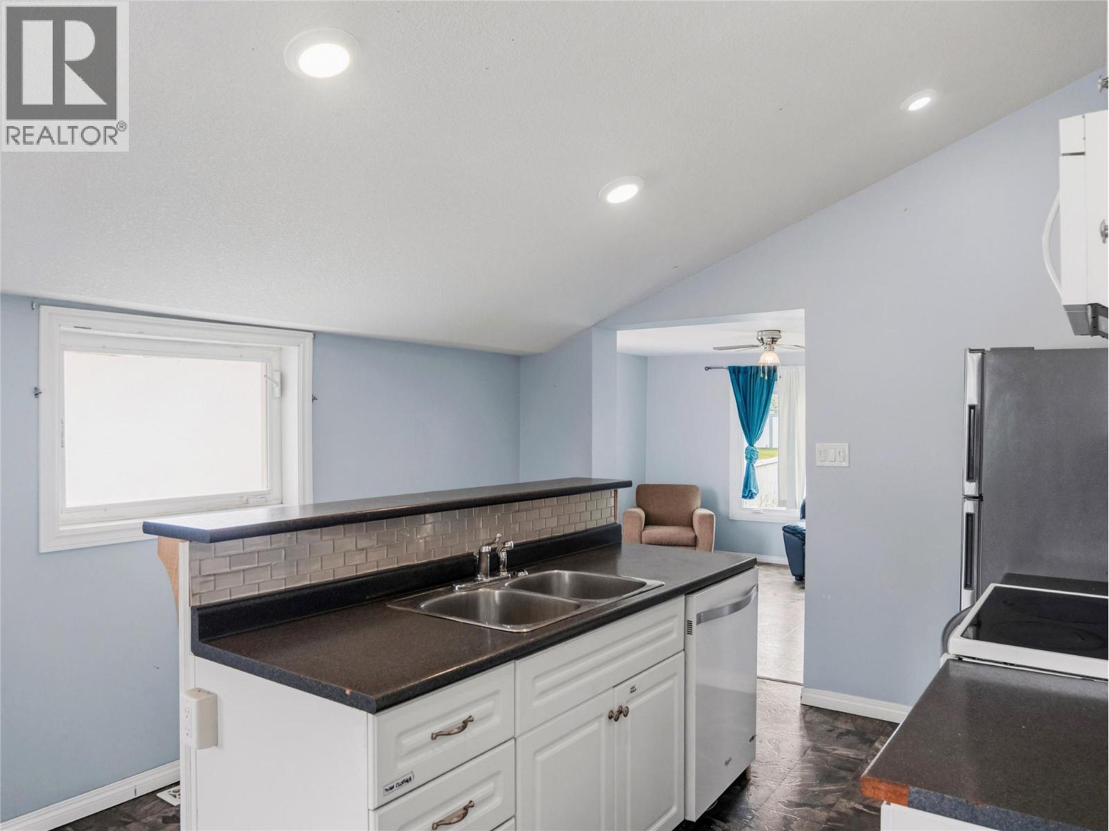 10744 17 Street, Dawson Creek, British Columbia  V1G 4C5 - Photo 10 - 10396817