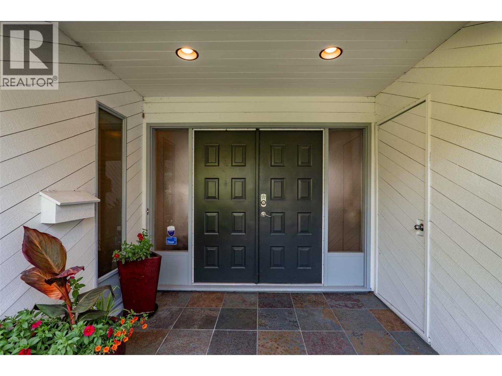 1809 Breakenridge Court, Kamloops, British Columbia  V2E 1W9 - Photo 2 - 10396764