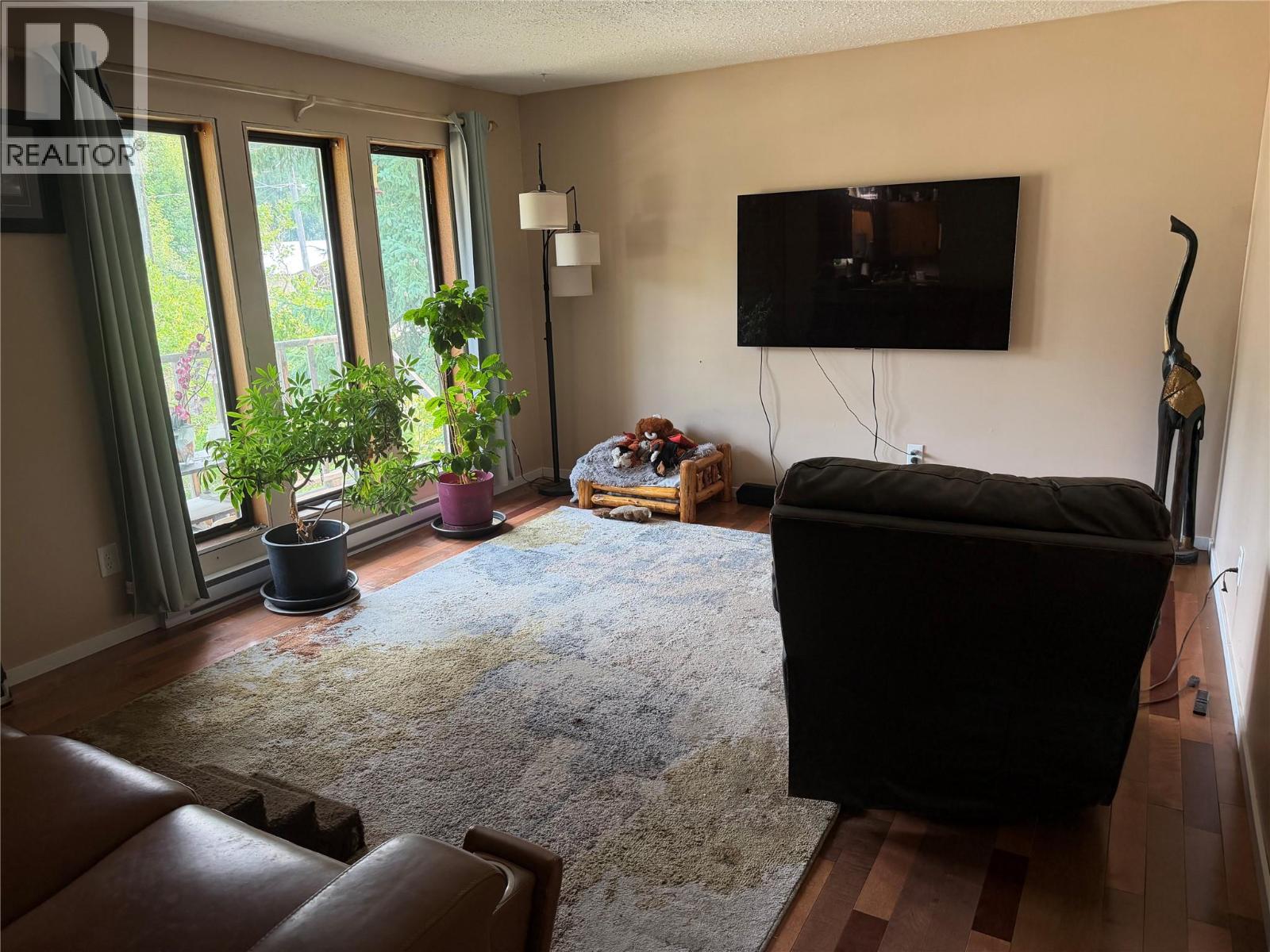 4243 Bloomquist Road, Malakwa, British Columbia  V0E 2J0 - Photo 5 - 10395632