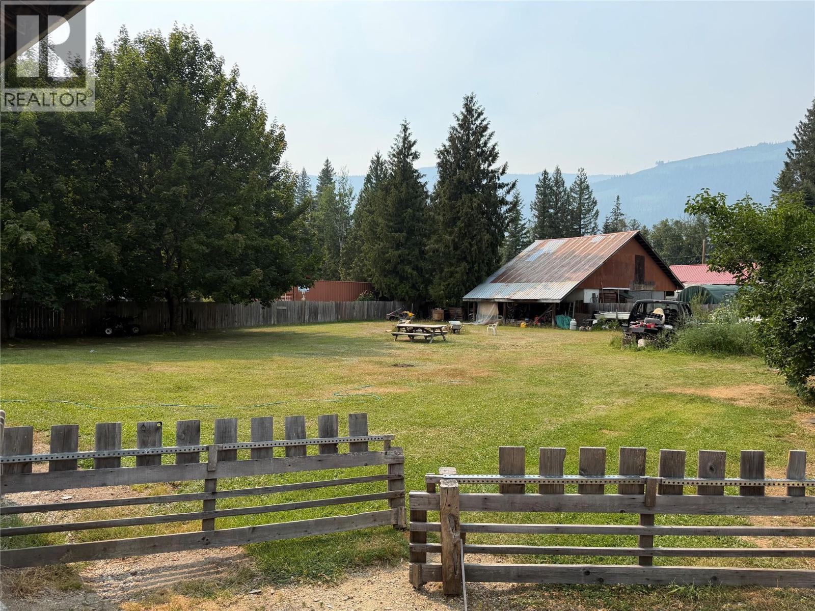 4243 Bloomquist Road, Malakwa, British Columbia  V0E 2J0 - Photo 8 - 10395632
