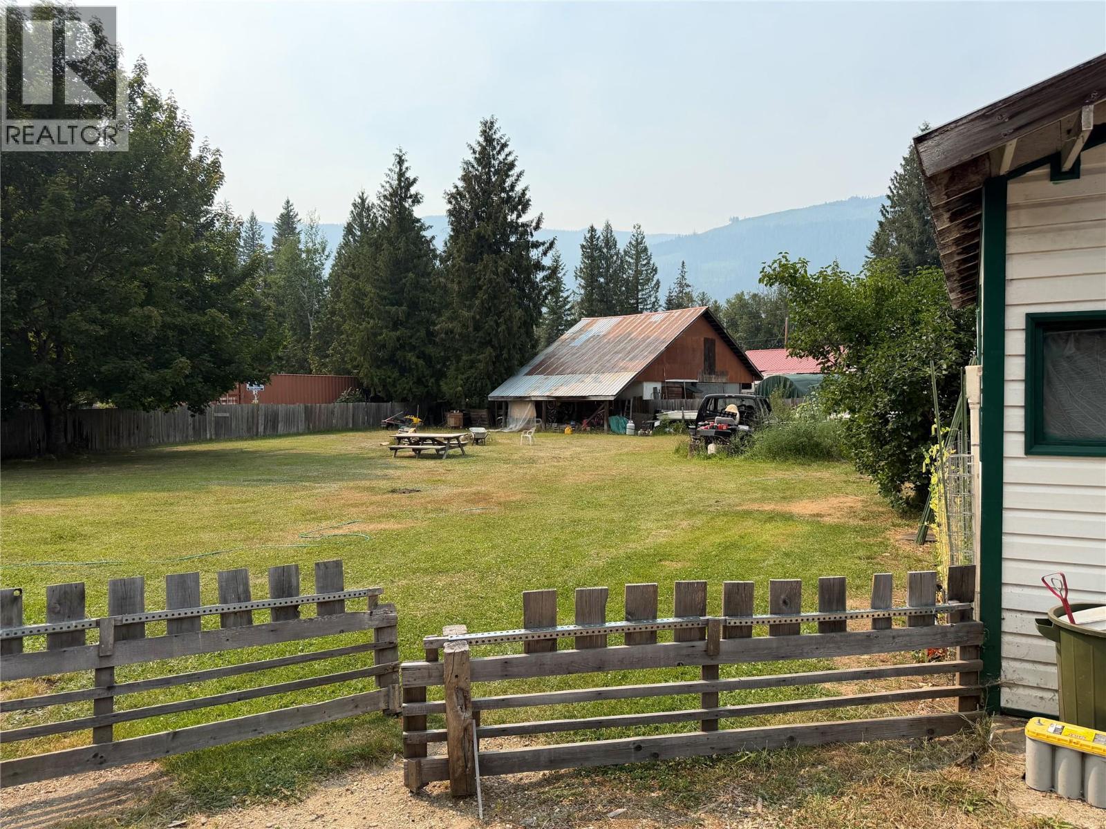 4243 Bloomquist Road, Malakwa, British Columbia  V0E 2J0 - Photo 9 - 10395632