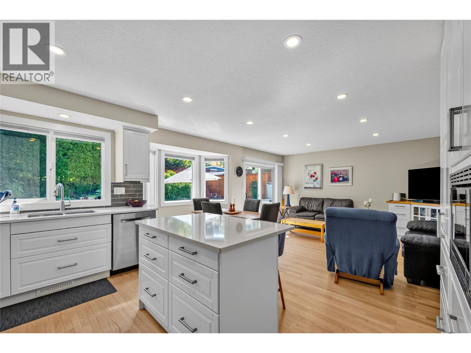 2049 Tremerton Drive, Kamloops, British Columbia  V2E 2L1 - Photo 12 - 10396730