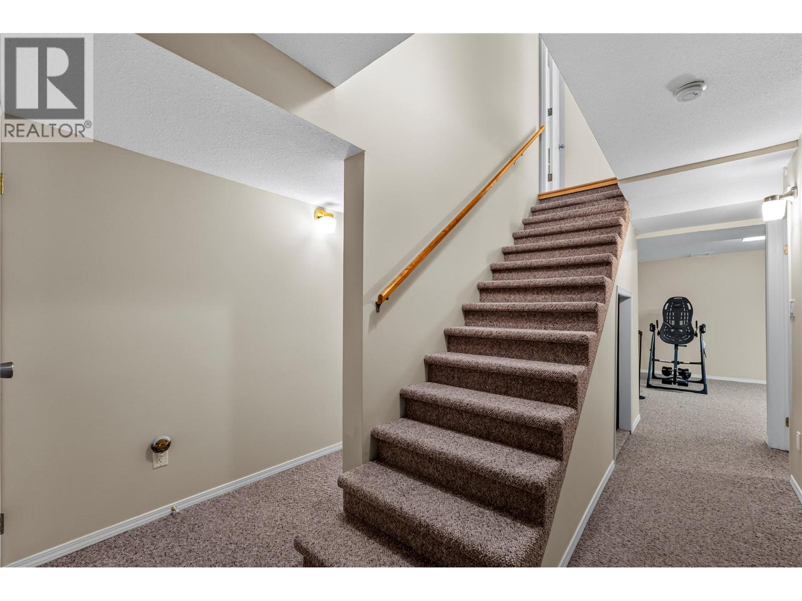 2049 Tremerton Drive, Kamloops, British Columbia  V2E 2L1 - Photo 35 - 10396730
