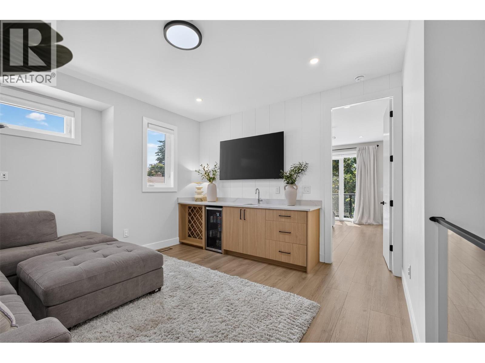 707 Raymer Road, Kelowna, British Columbia  V1W 1H6 - Photo 25 - 10396474