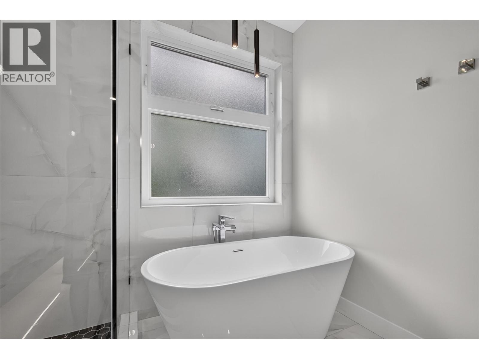 707 Raymer Road, Kelowna, British Columbia  V1W 1H6 - Photo 29 - 10396474