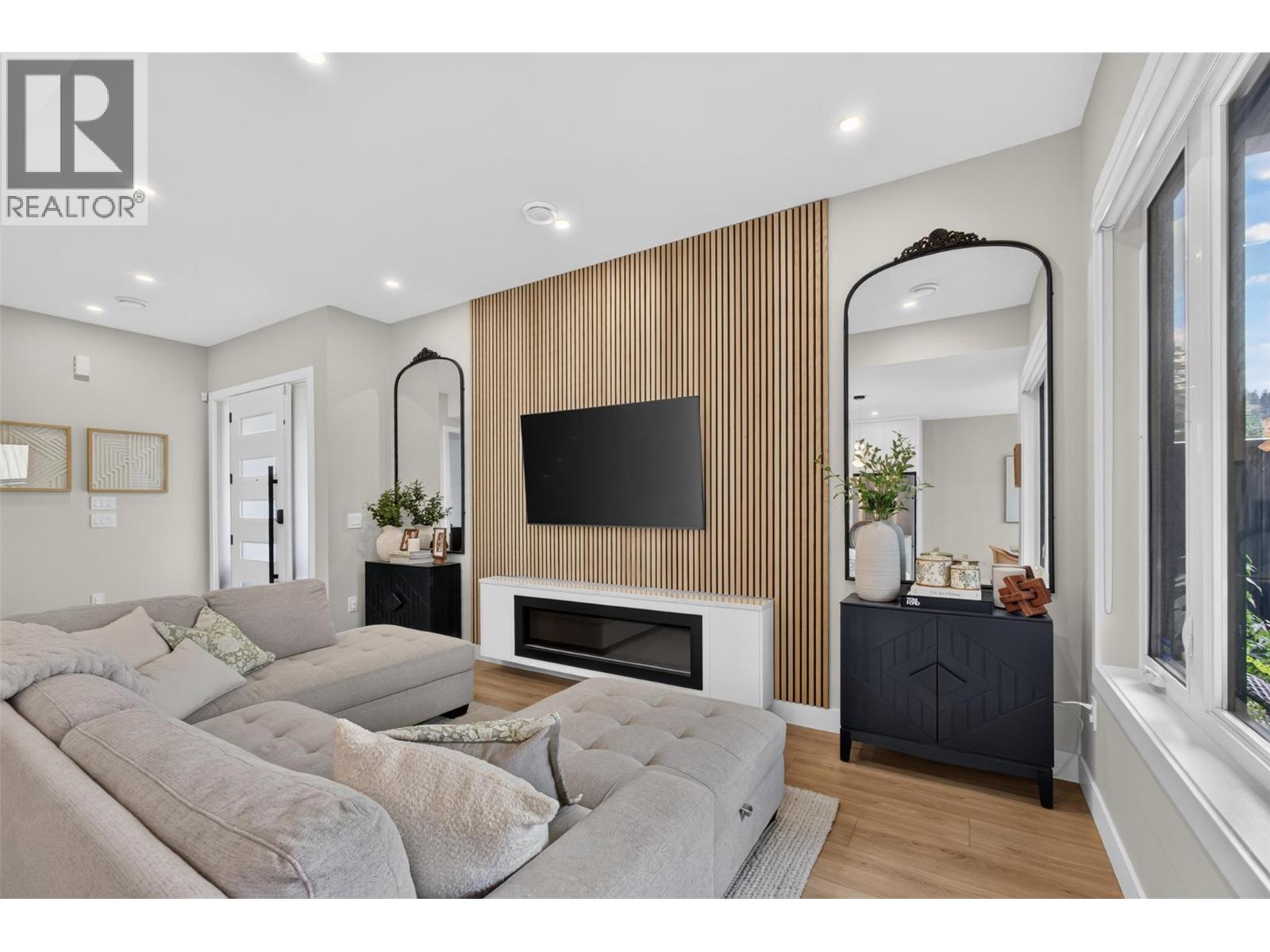 707 Raymer Road, Kelowna, British Columbia  V1W 1H6 - Photo 5 - 10396474