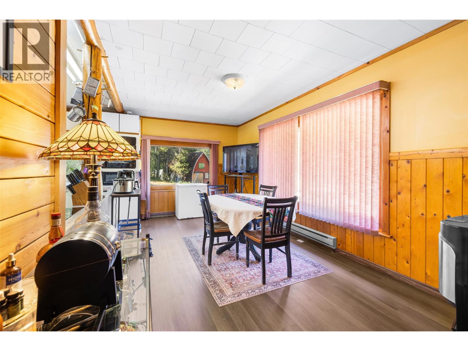 9889 Highway 3/95, Yahk, British Columbia  V0B 2P0 - Photo 12 - 10396288