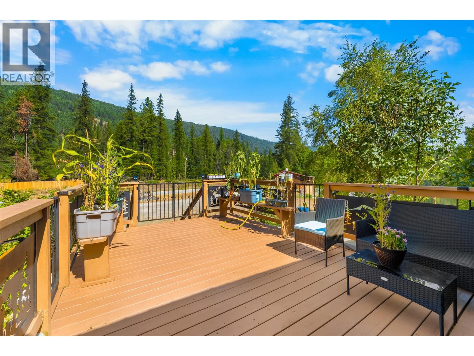 9889 Highway 3/95, Yahk, British Columbia  V0B 2P0 - Photo 19 - 10396288