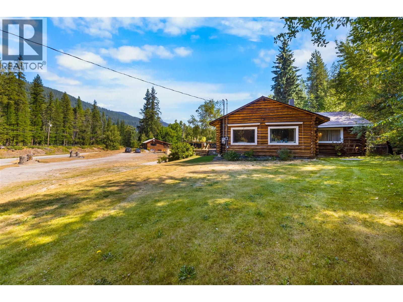 9889 Highway 3/95, Yahk, British Columbia  V0B 2P0 - Photo 21 - 10396288