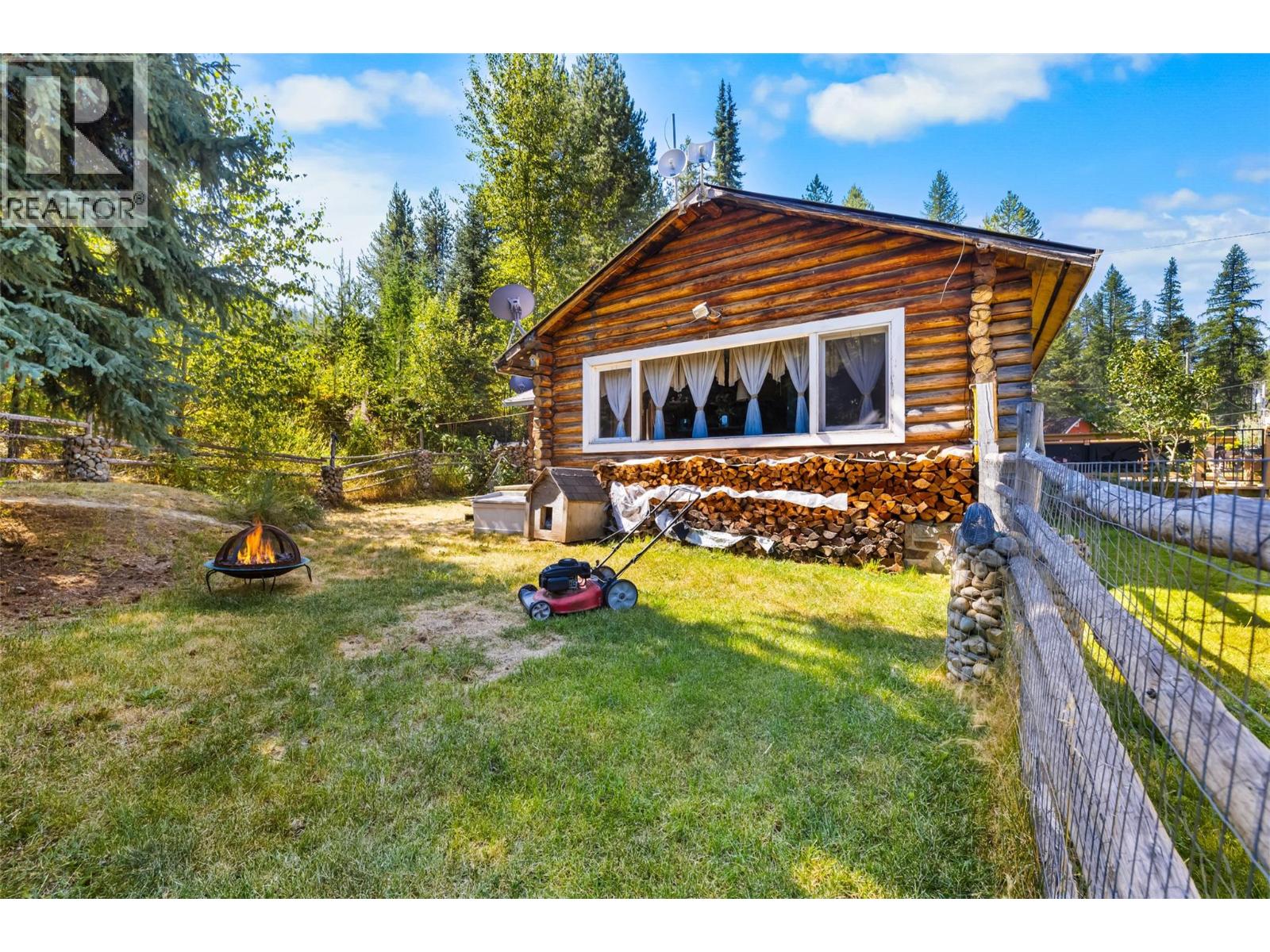 9889 Highway 3/95, Yahk, British Columbia  V0B 2P0 - Photo 22 - 10396288