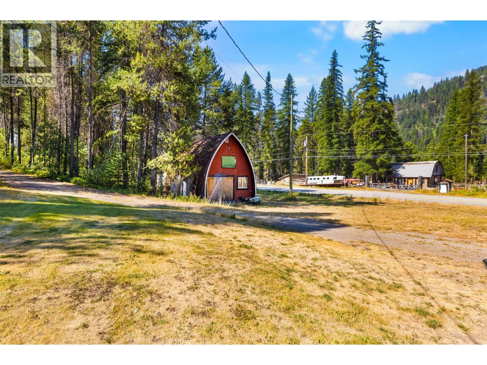 9889 Highway 3/95, Yahk, British Columbia  V0B 2P0 - Photo 24 - 10396288