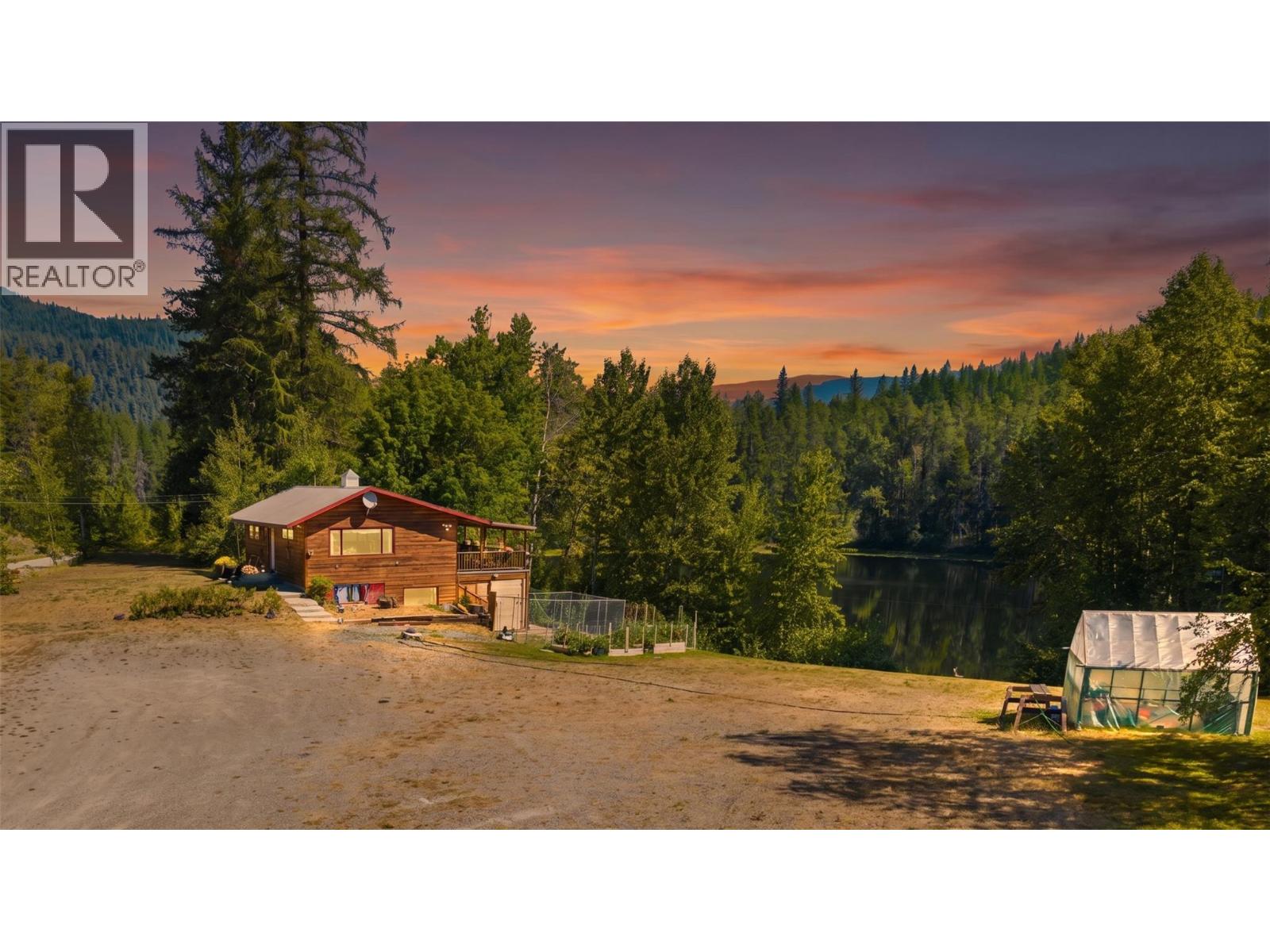 9889 Highway 3/95, Yahk, British Columbia  V0B 2P0 - Photo 29 - 10396288