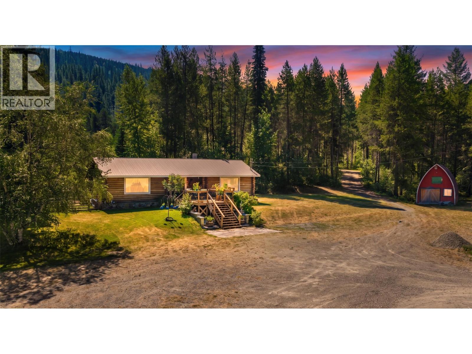 9889 Highway 3/95, Yahk, British Columbia  V0B 2P0 - Photo 3 - 10396288