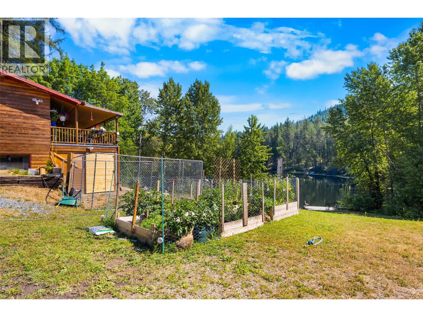 9889 Highway 3/95, Yahk, British Columbia  V0B 2P0 - Photo 30 - 10396288