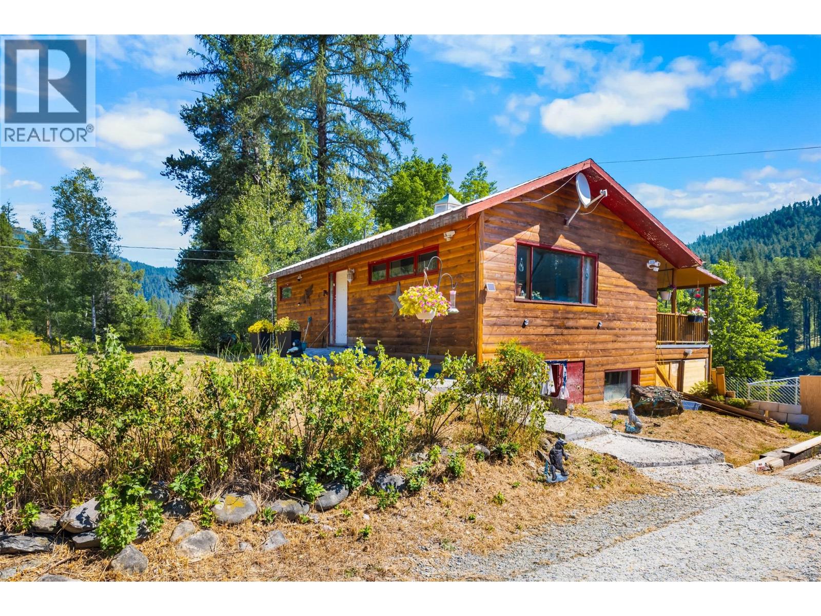 9889 Highway 3/95, Yahk, British Columbia  V0B 2P0 - Photo 31 - 10396288