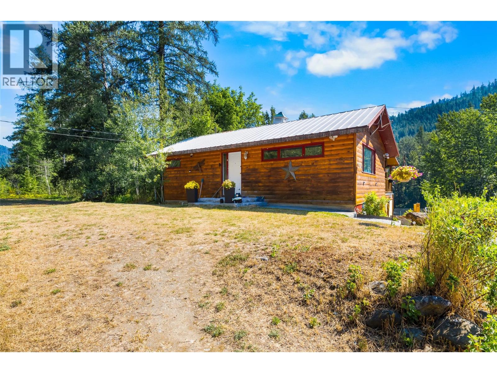 9889 Highway 3/95, Yahk, British Columbia  V0B 2P0 - Photo 32 - 10396288