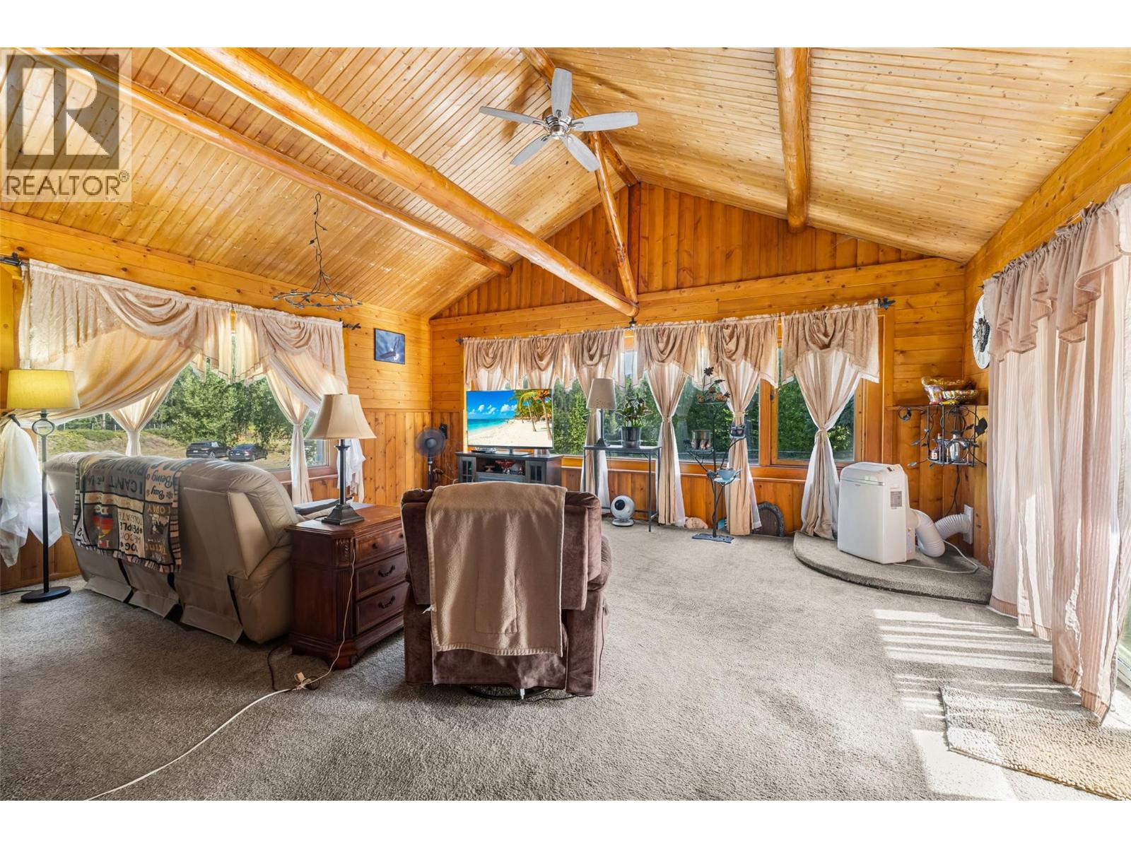 9889 Highway 3/95, Yahk, British Columbia  V0B 2P0 - Photo 4 - 10396288