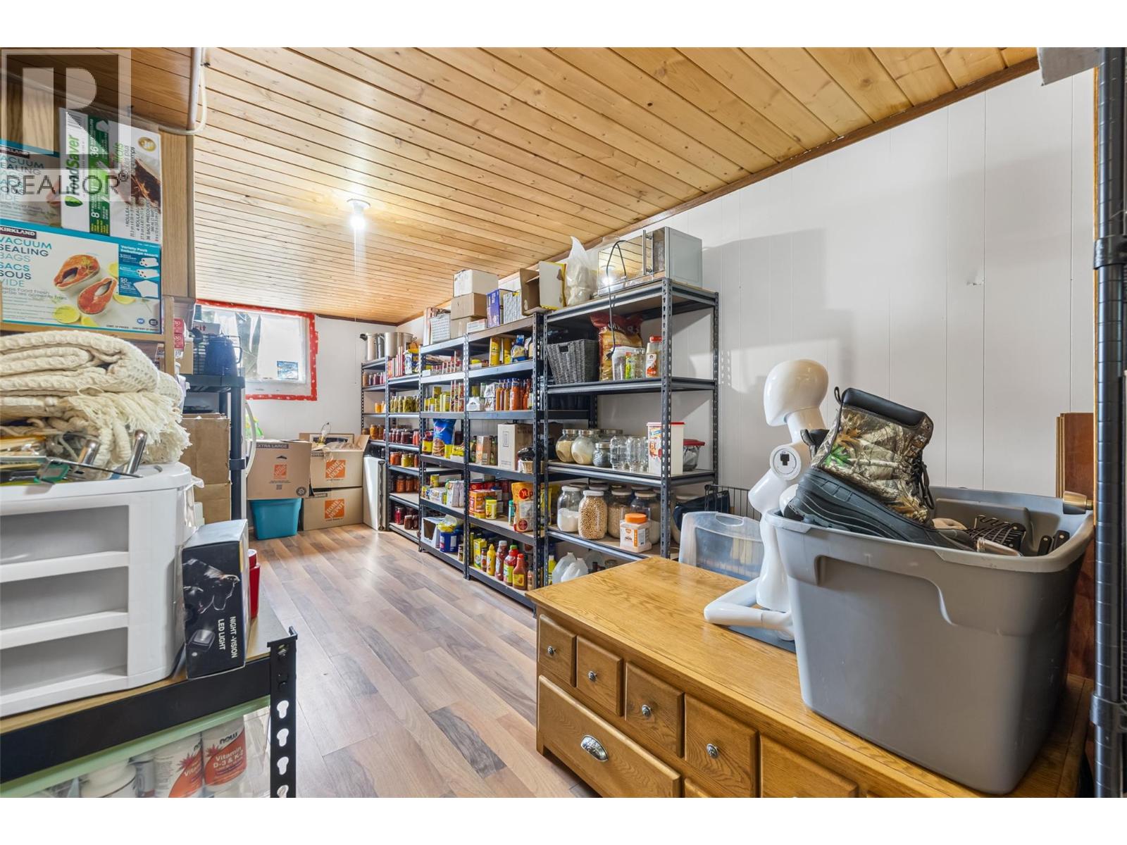 9889 Highway 3/95, Yahk, British Columbia  V0B 2P0 - Photo 41 - 10396288