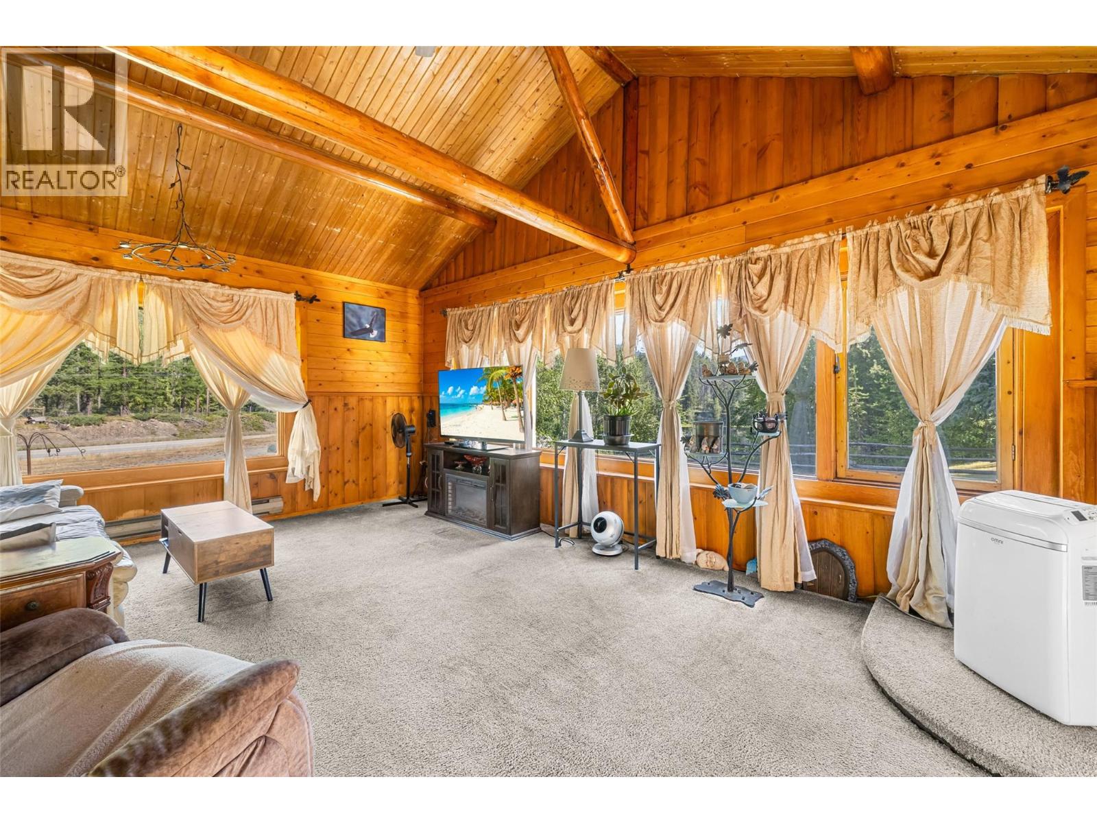 9889 Highway 3/95, Yahk, British Columbia  V0B 2P0 - Photo 8 - 10396288