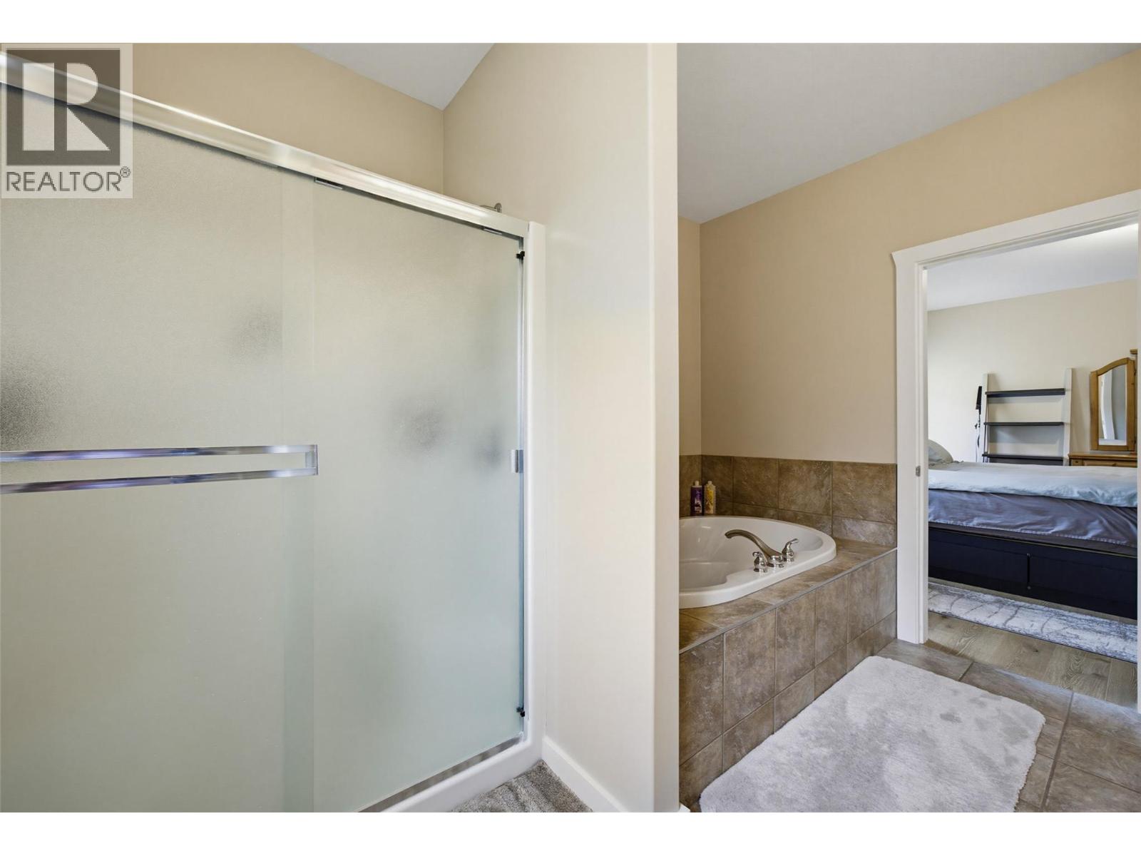 3744 Navatanee Drive, Kamloops, British Columbia  V2H 1S1 - Photo 11 - 10396748