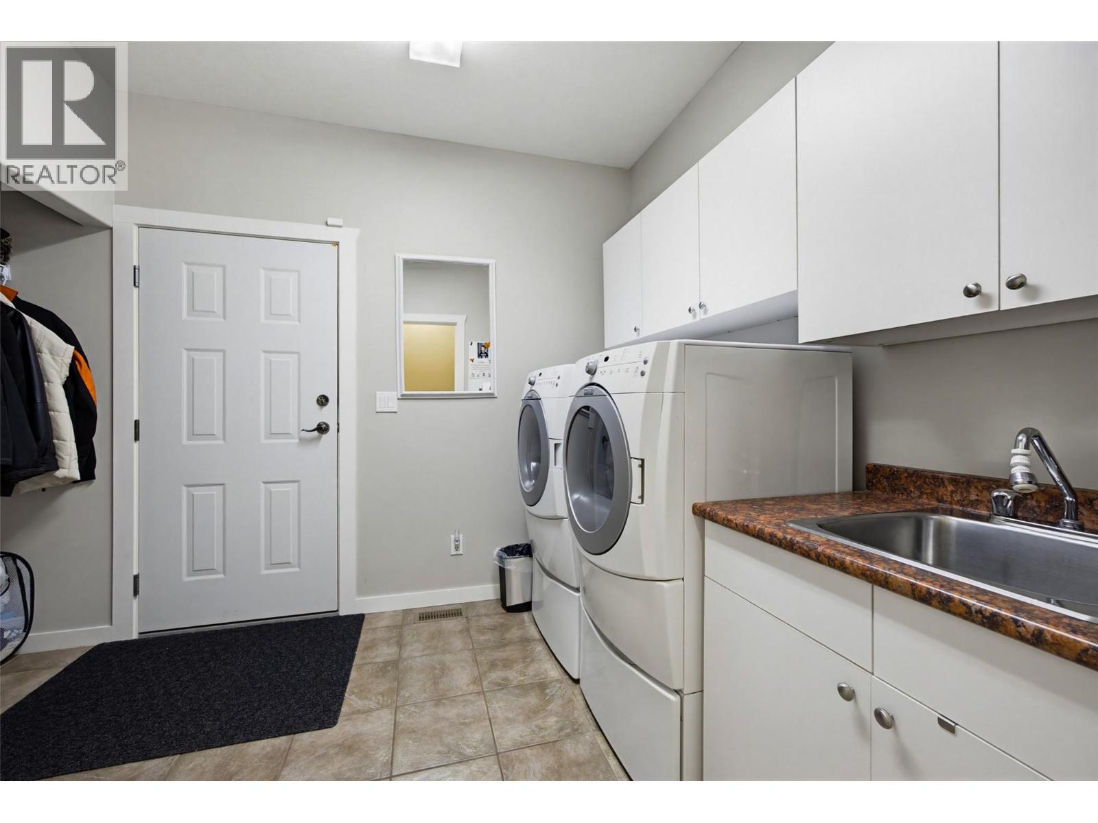 3744 Navatanee Drive, Kamloops, British Columbia  V2H 1S1 - Photo 15 - 10396748