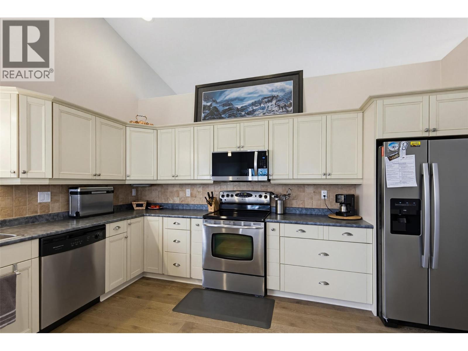 3744 Navatanee Drive, Kamloops, British Columbia  V2H 1S1 - Photo 4 - 10396748