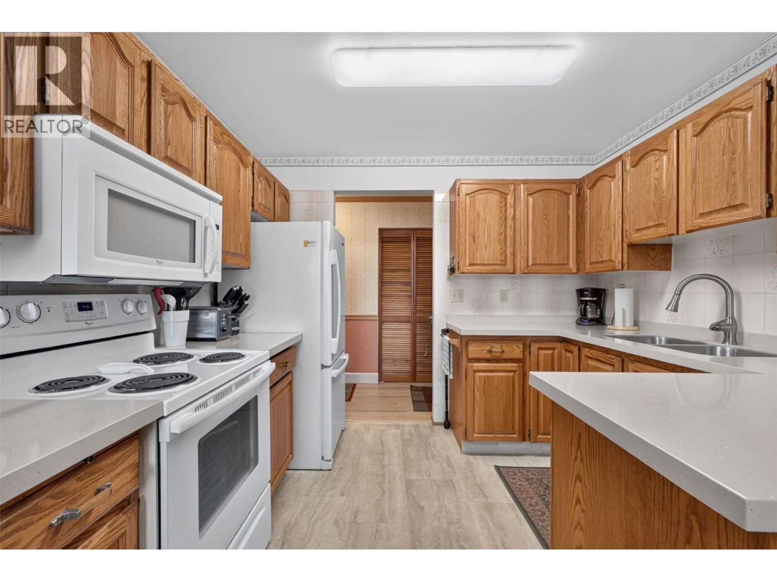 1229 Bernard Avenue Unit# 102, Kelowna, British Columbia  V1Y 6R3 - Photo 1 - 10396094