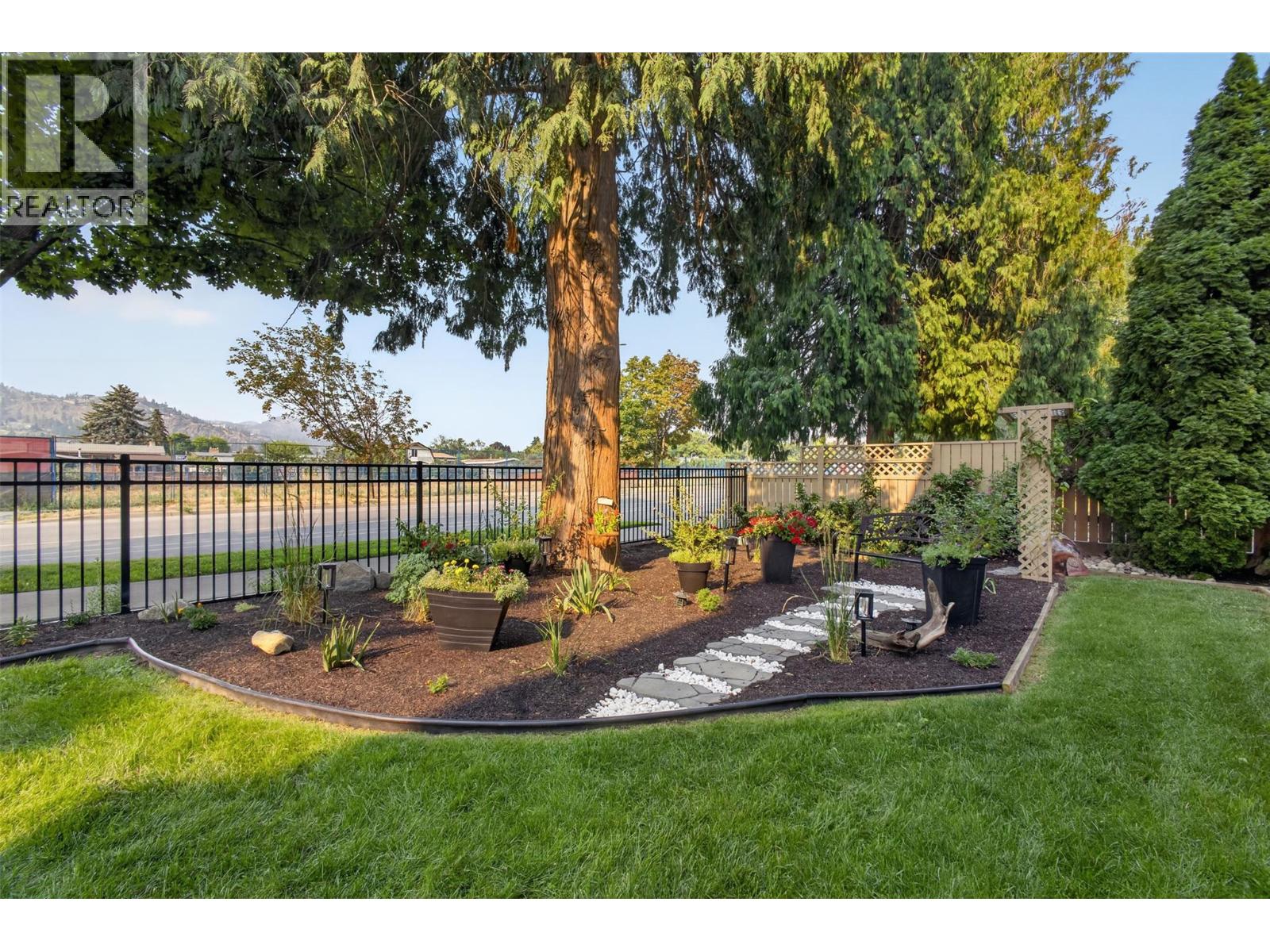 1229 Bernard Avenue Unit# 102, Kelowna, British Columbia  V1Y 6R3 - Photo 29 - 10396094