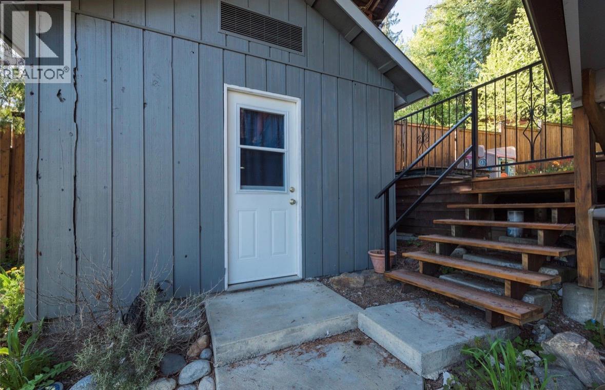 5785 Seymour Road, Celista, British Columbia  V0E 1M6 - Photo 7 - 10395656