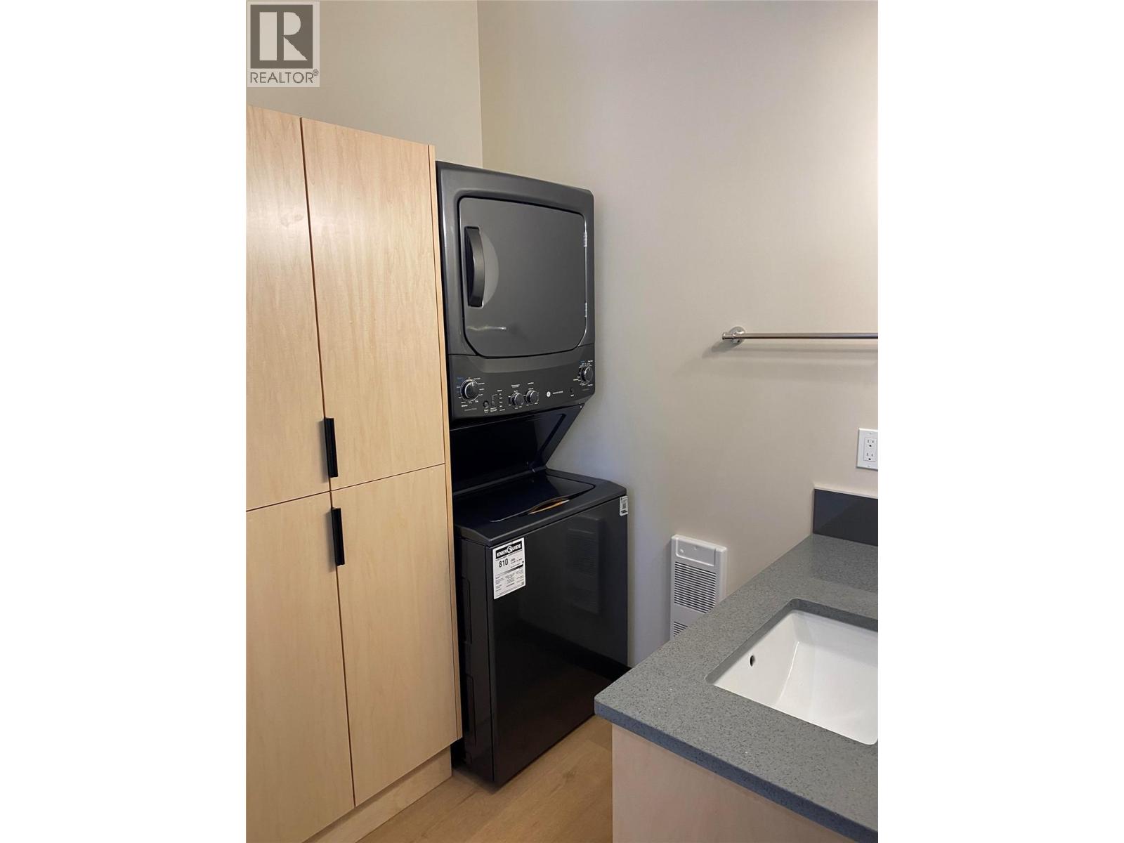 611 Casley Court Unit# 2, New Denver, British Columbia  V0G 1S1 - Photo 3 - 10396514