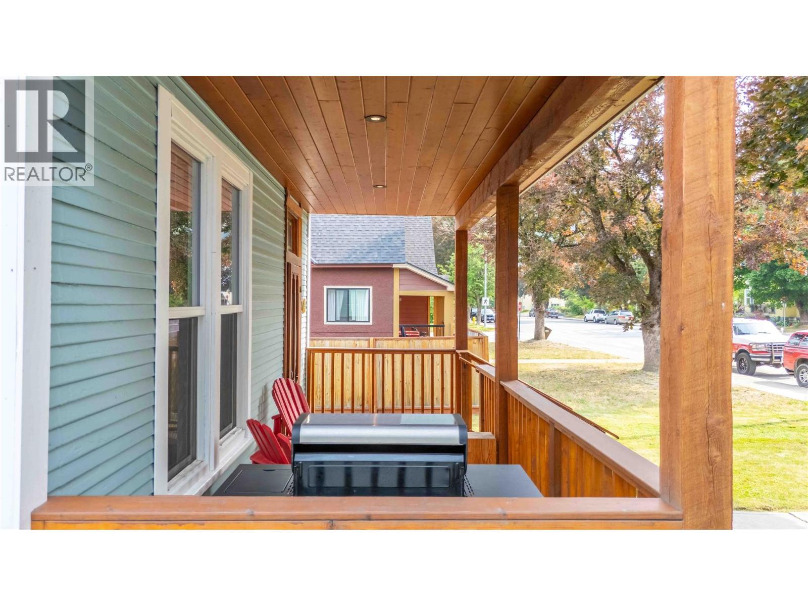 509 Mackenzie Avenue, Revelstoke, British Columbia  V0E 2S0 - Photo 3 - 10396798